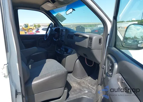 2002 GMC Savana Standard from USA, damaged, VIN 1GTFG25MX21153088